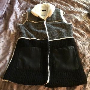 Gorgeous women’s Faux fur vest